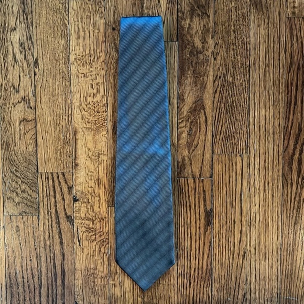 Geoffrey Beene Blue Grey Men’s Striped Silk Neck Tie. Excellent condition